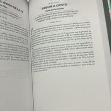 Load image into Gallery viewer, Devocional Diario Un Año de esperanza.