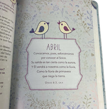 Load image into Gallery viewer, Devocional para Parejas Momentos con Dios.