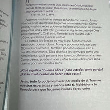 Load image into Gallery viewer, Devocional para Parejas Momentos con Dios.