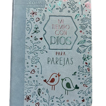 Load image into Gallery viewer, Devocional para Parejas Momentos con Dios.
