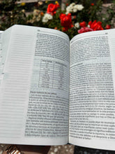 Load image into Gallery viewer, Biblia de estudio Servidores  RVC