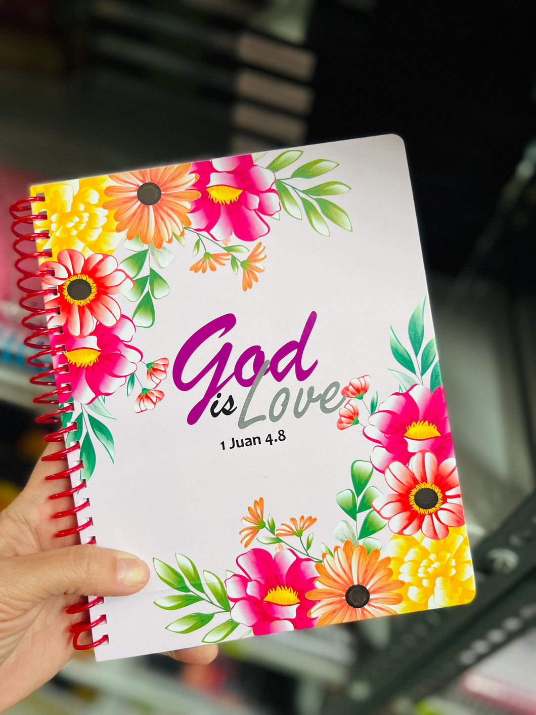 Cuaderno God is love, en espiral
